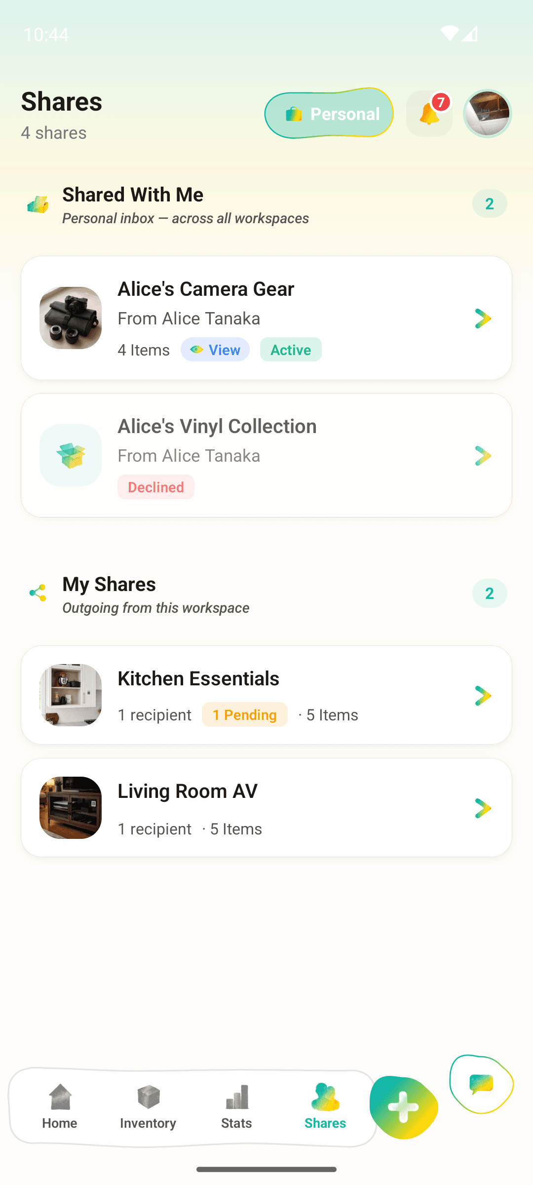 Sharing screen with status of multiple invited recipients